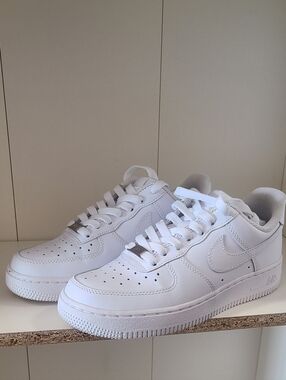 Nike White Air Force 1 Size 6.5